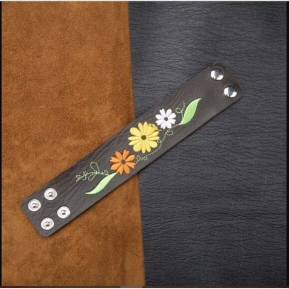 New! Brown Daisy Floral Embroidered Leather Bracelet, Adjustable and so cute! - Picture 1 of 2